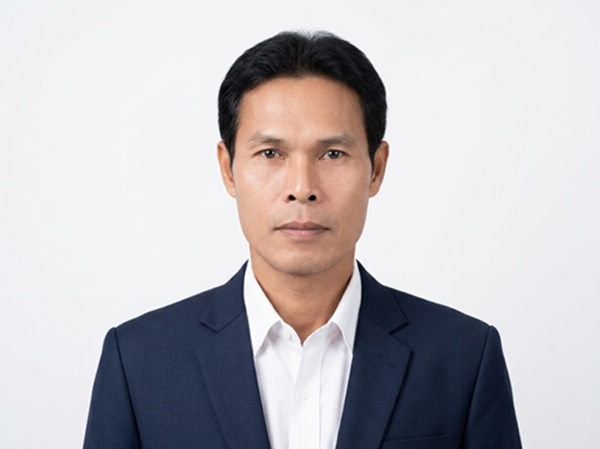 นายธนรัตน์ ทองทา
